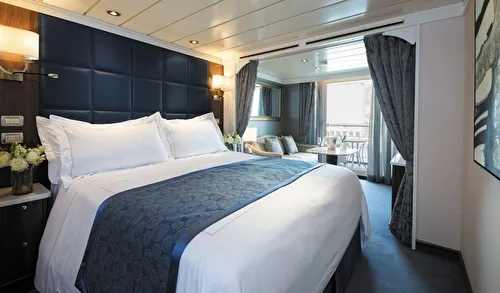 Deluxe Veranda Suite