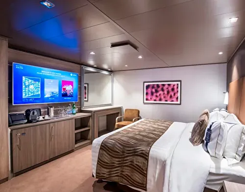 YACHT CLUB INTERIOR SUITE