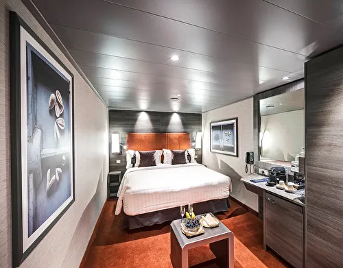 YACHT CLUB INTERIOR SUITE
