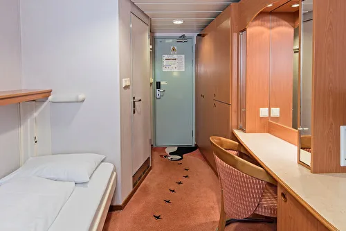 Unspecified cabin Polar Outside